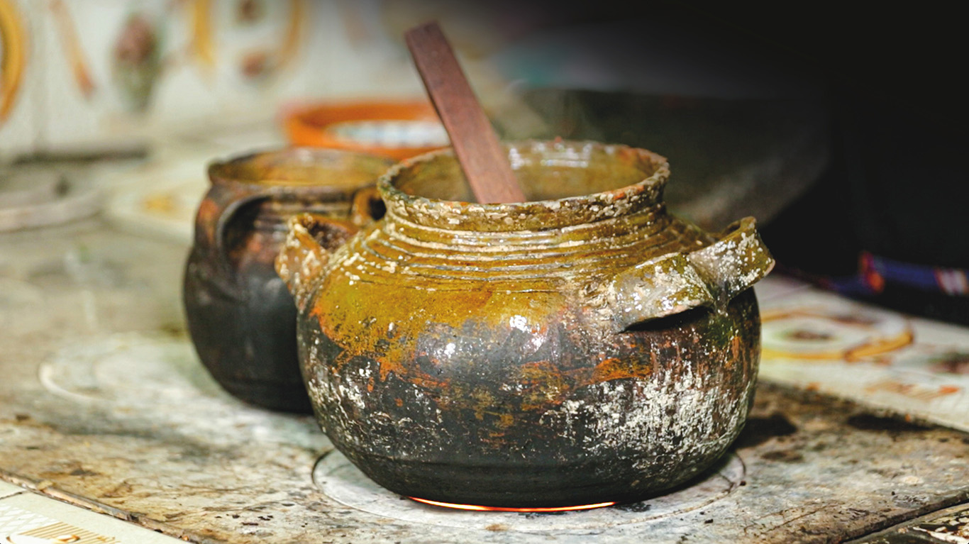 Recado made in a traditional pot